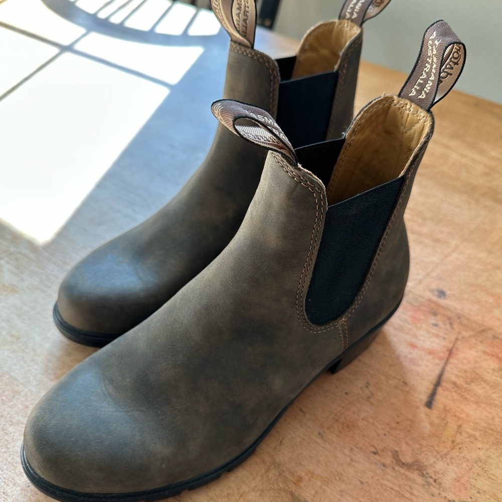 Brand new heeled women’s Blundstones